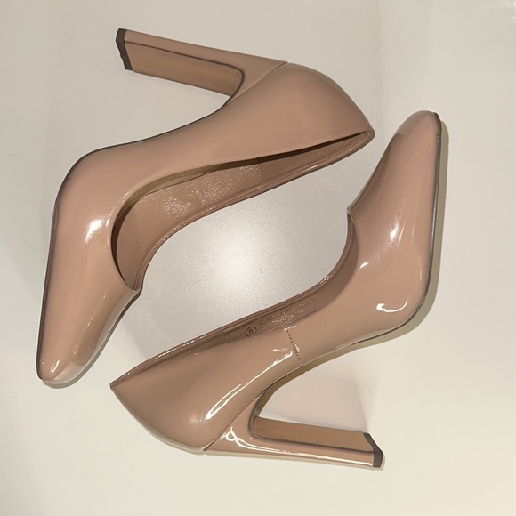 Lulu’s Light Nude Faux Patent Leather Square Toe Pumps 6 - Like New! - Picture 7 of 11